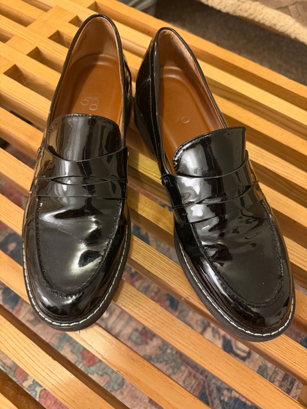 EUC Women’s Classic Black Patent Penny Loafers size 9.5